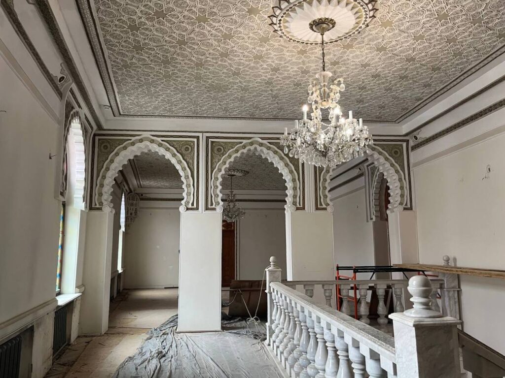 После реставрации в Казанском ТЮЗе вновь откроется старинный камин