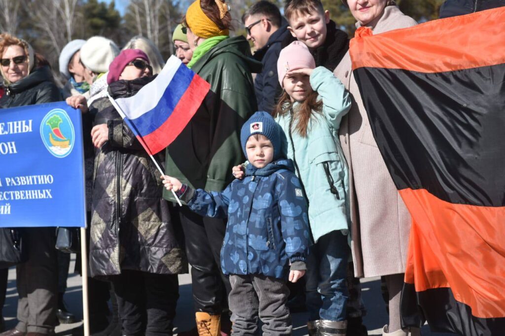 Три грузовика с 60 тоннами грузов отправятся из Челнов в зону СВО