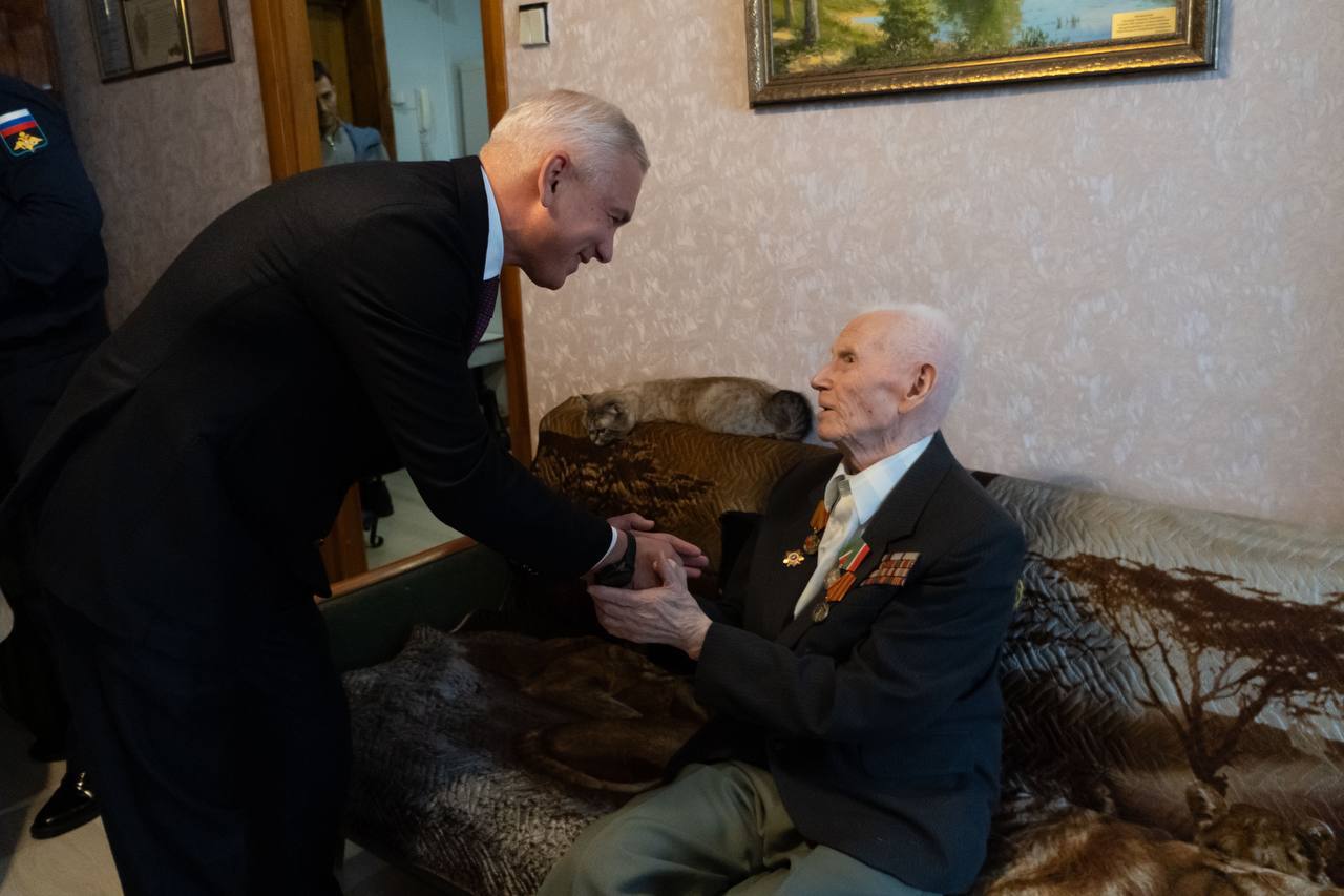 В Казани ветерану и двум труженицам тыла вручили медали к 80-летию Победы