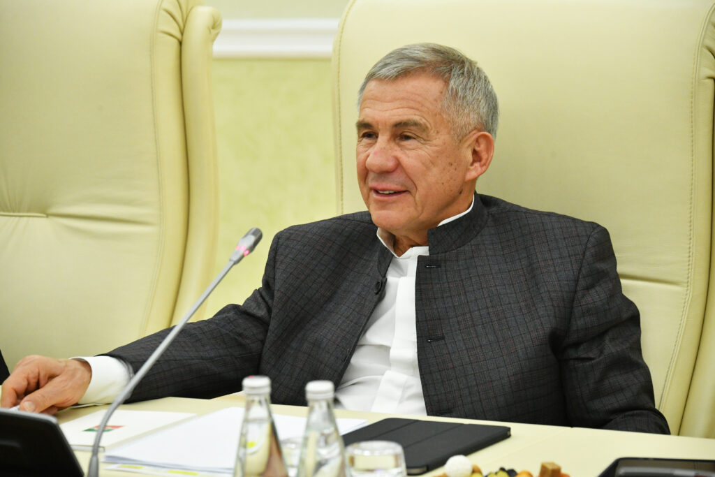 «Искренне благодарен»: Минниханов записал оответ подписчикам на поздравления с днем рождения