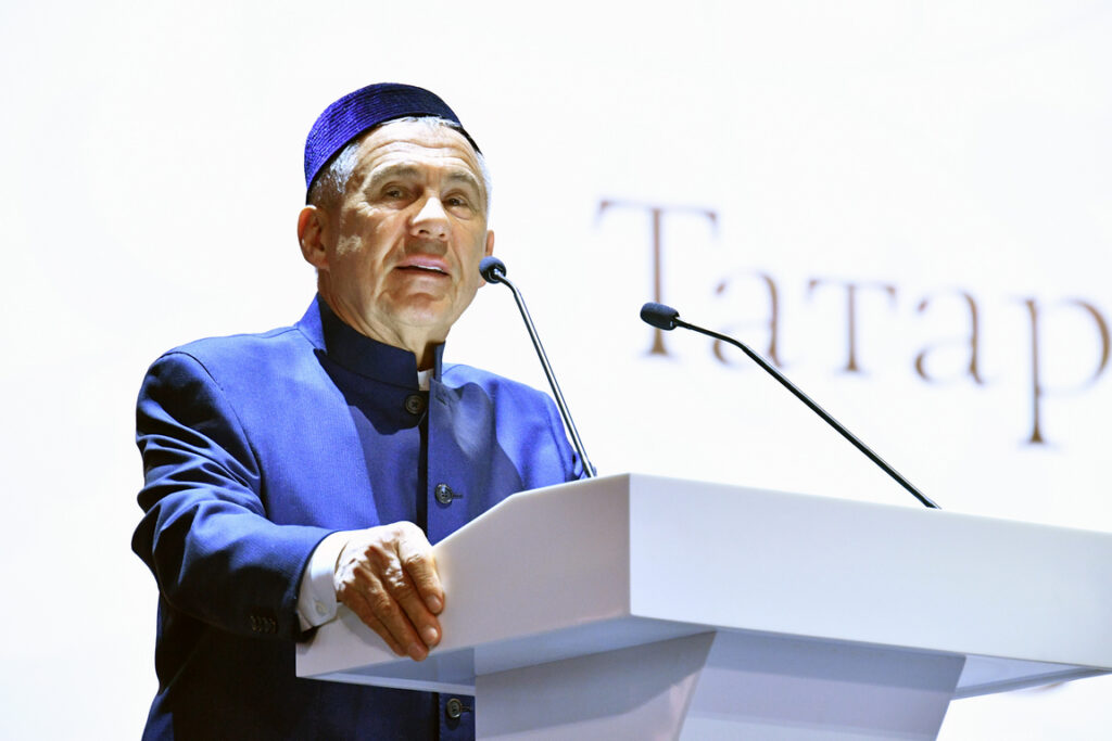 Рустам Минниханов поздравил жителей Татарстана с праздником Ураза-байрам