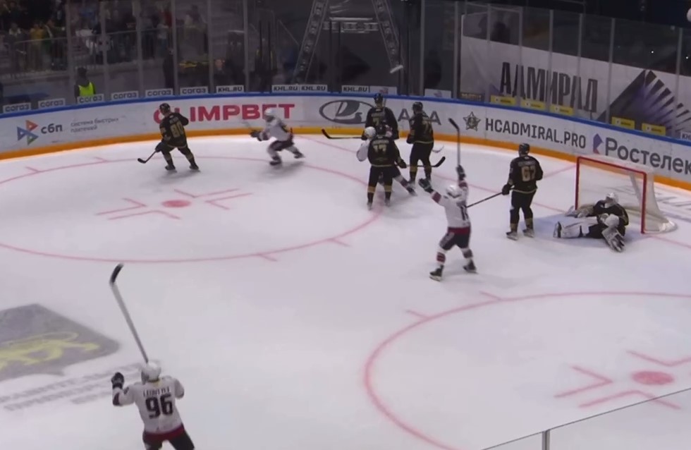 «Нефтехимик» победил «Адмирал», благодаря голу Хоружева на последней секунде матча