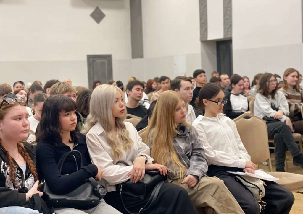 В Казани молодогвардейцы презентовали деятельность Гуманитарного центра