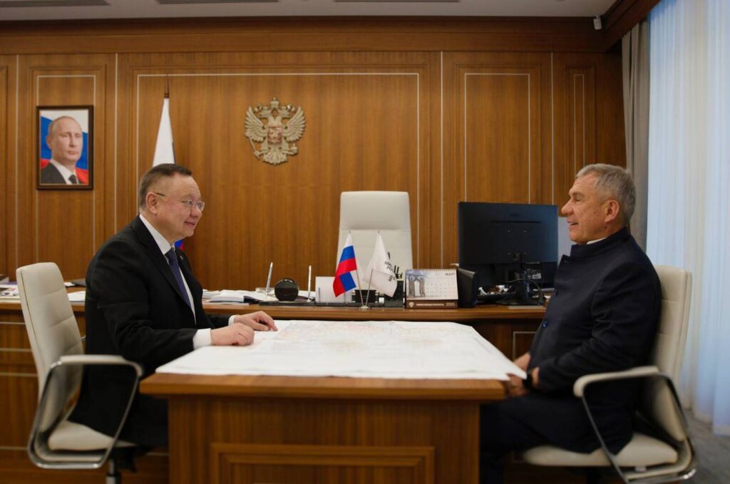 Раис Татарстана встретился с главой Минстроя России