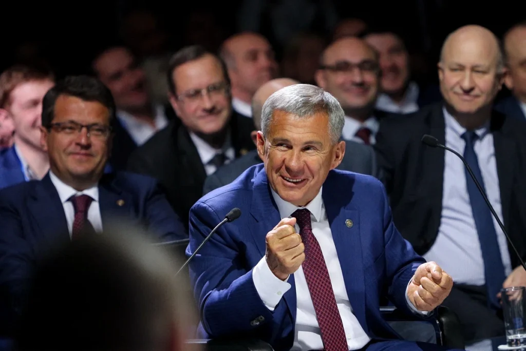 «Работаю не для того, чтобы кому-то нравиться»: топ ярких фраз и фото Рустама Минниханова