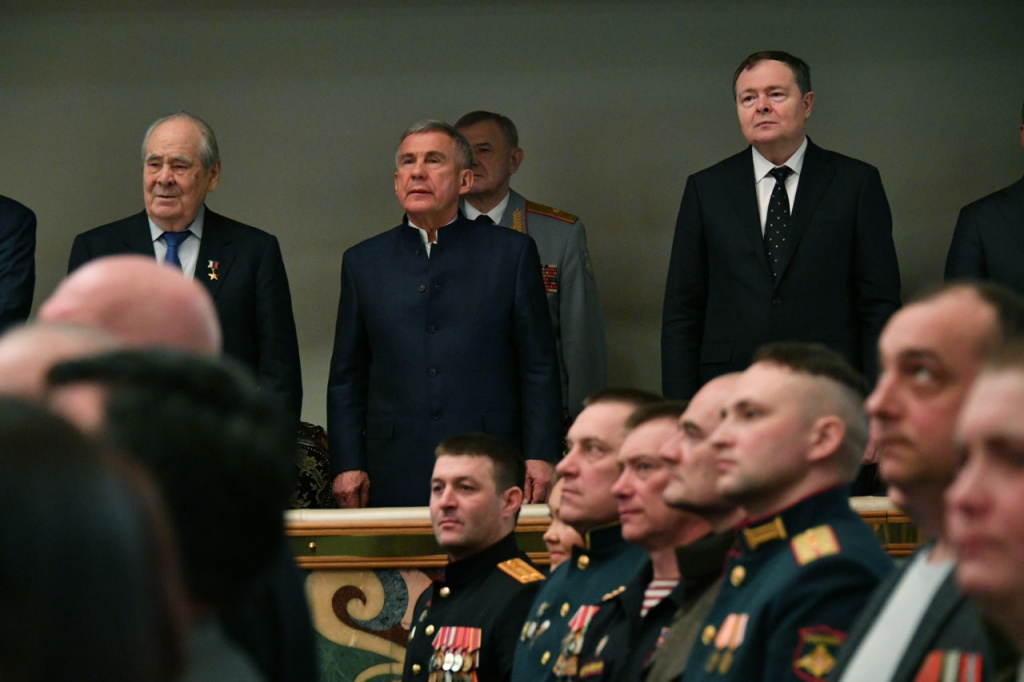 «Работаю не для того, чтобы кому-то нравиться»: 30 ярких фраз и фото Минниханова