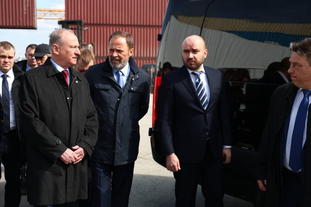 Патрушев и Комаров осмотрели один из крупнейших логоцентров Поволжья