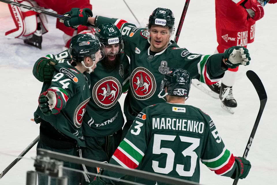 «Ак Барс» в Казани разгромил «Автомобилист» и сравнял счет в серии