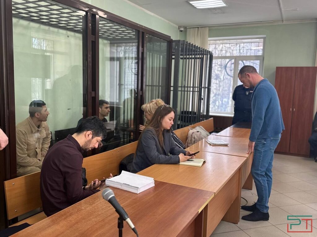 В Казани судят гастарбайтеров, которые разрисовали стены главного здания КФУ