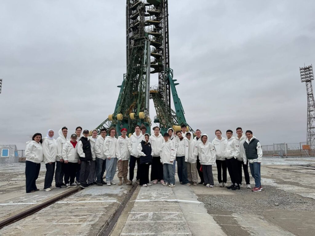 Рокот космодрома и «Трава у дома»: молодежь из Татарстана проводила на орбиту «Ракету Победы»