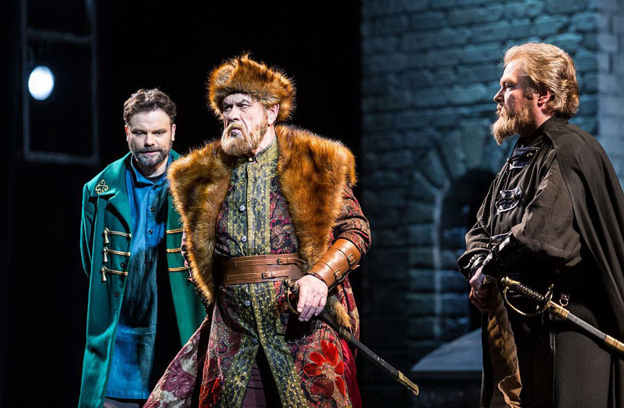 Малый театр привезет и представит в Казани спектакль Смута