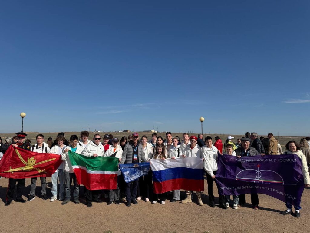 Рокот космодрома и «Трава у дома»: молодежь из Татарстана проводила на орбиту «Ракету Победы»