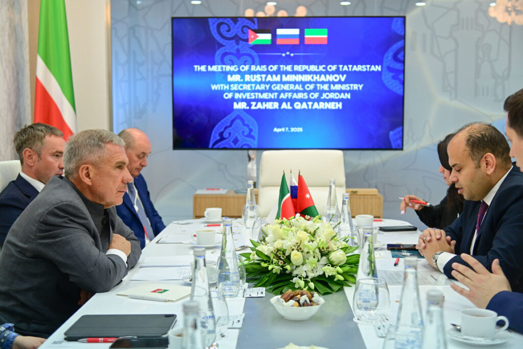 Стать платформой для арабских инвестиций: зачем Минниханов летал на форум в Абу-Даби