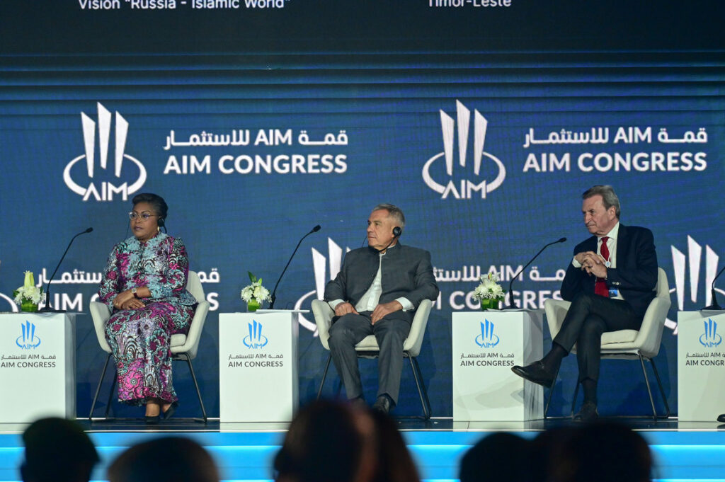 Стать платформой для арабских инвестиций: зачем Минниханов летал на форум в Абу-Даби