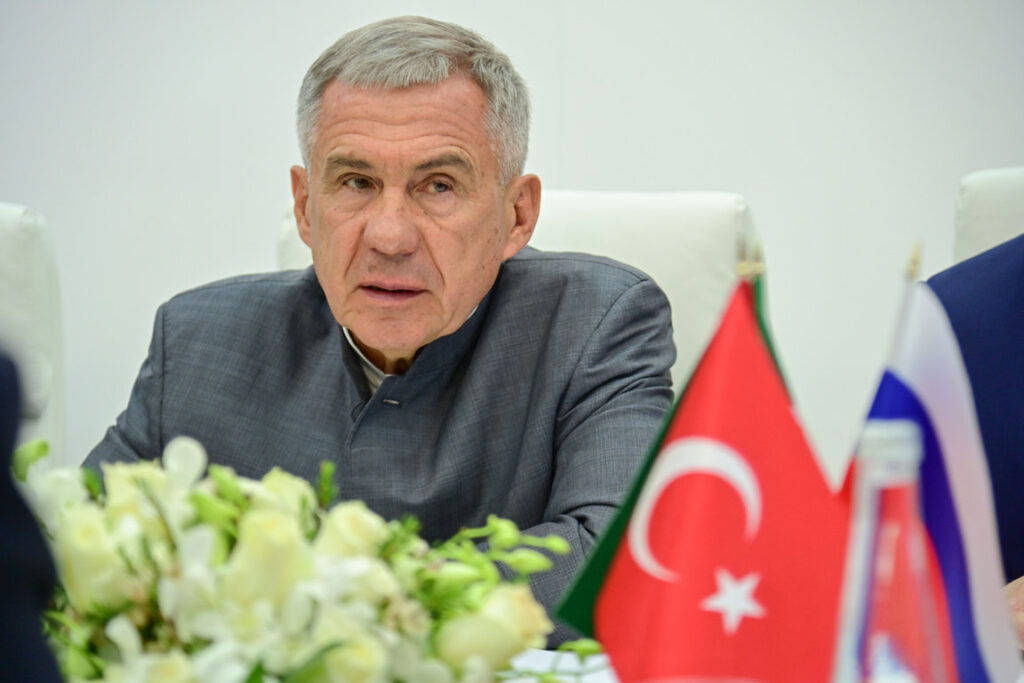 Стать платформой для арабских инвестиций: зачем Минниханов летал на форум в Абу-Даби