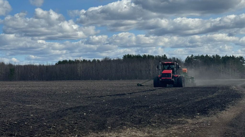 Спасти от засухи, уберечь от мышей: аграрии Татарстана начали битву за урожай