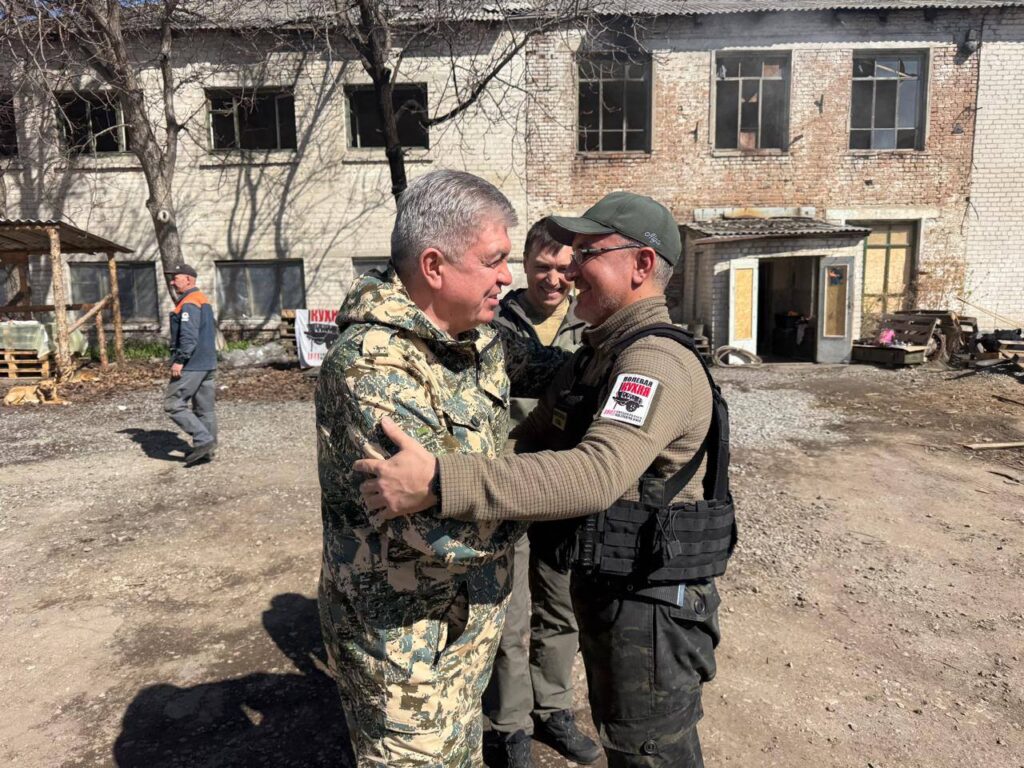 Магдеев прибыл в Лисичанск и встретился с волонтерами челнинской полевой кухни