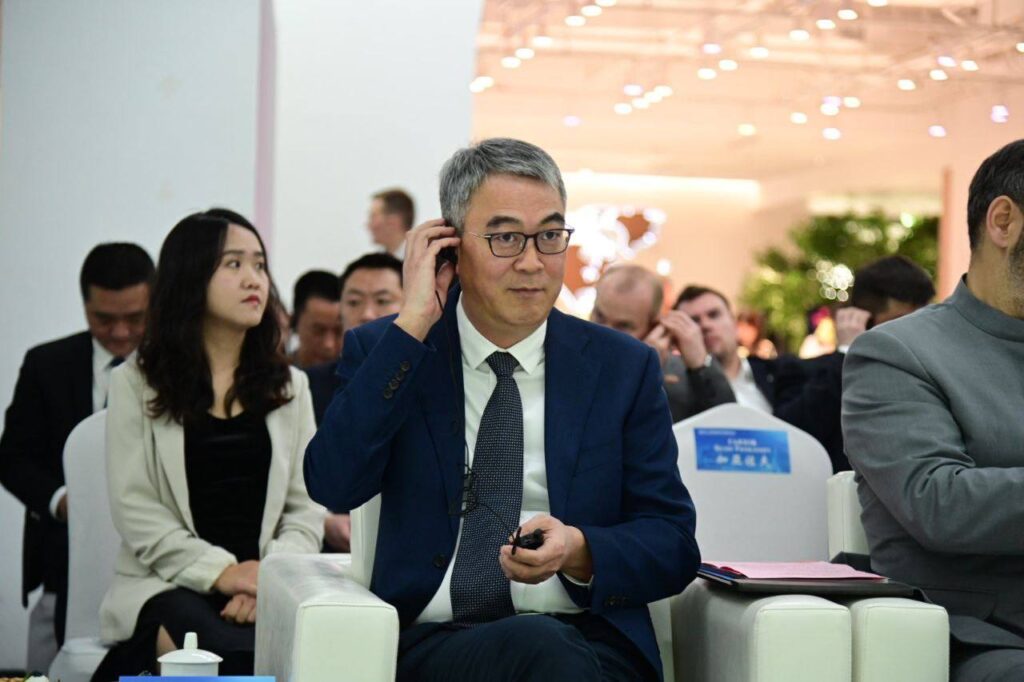 «Единомыслие преодолевает любые горы»: Минниханов принял участие в деловом форуме в КНР