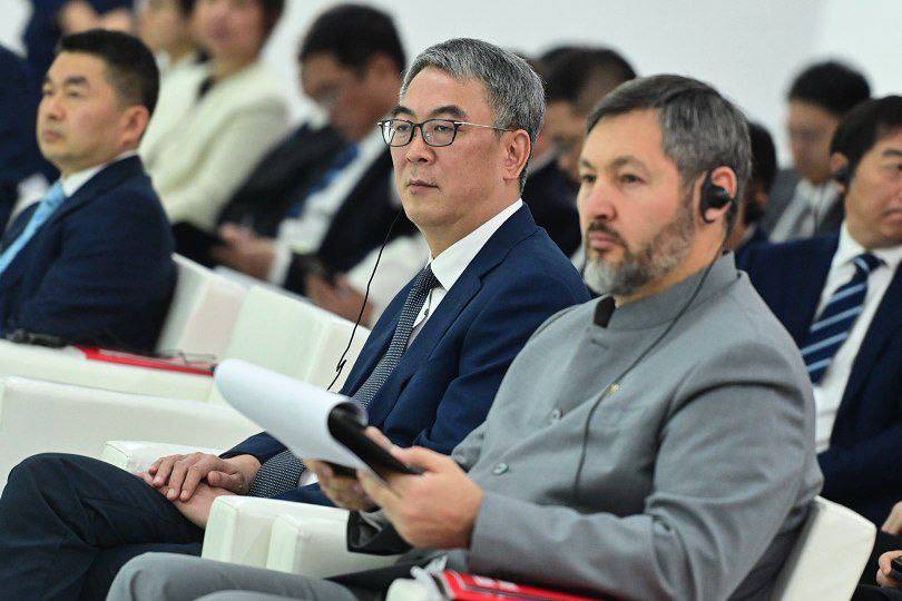 «Единомыслие преодолевает любые горы»: Минниханов принял участие в деловом форуме в КНР