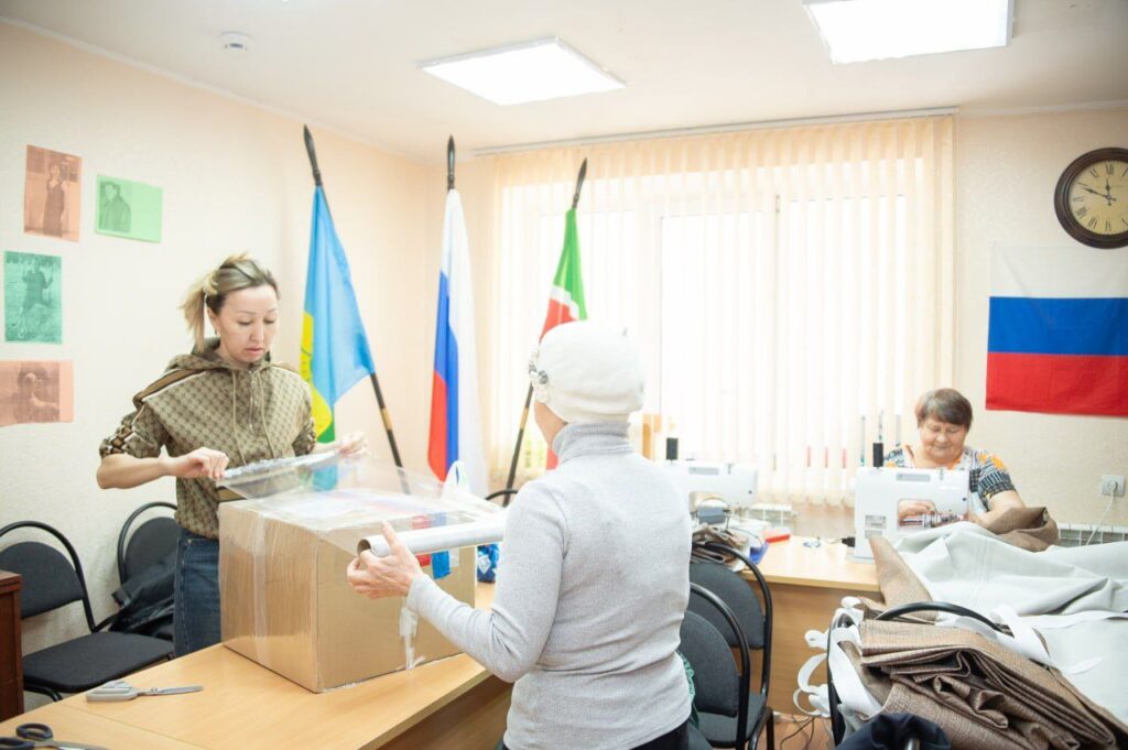 Нижнекамские волонтеры собрали продукты, лекарства и подушки для бойцов СВО