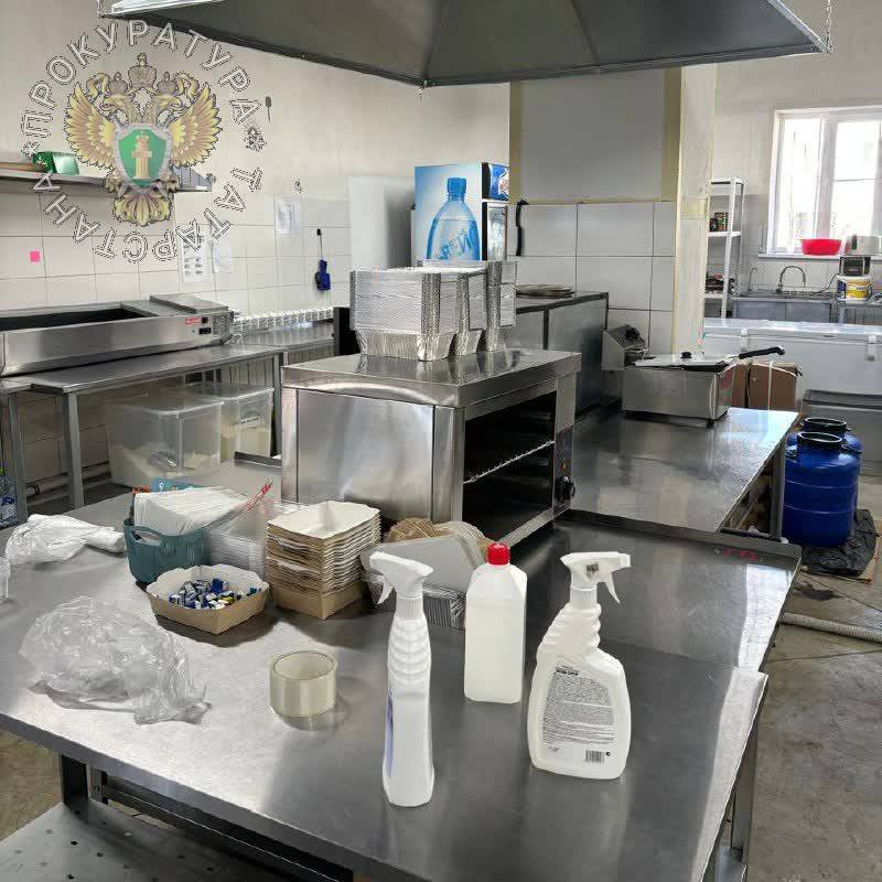 Посетители кафе в Альметьевске массово отравились роллами