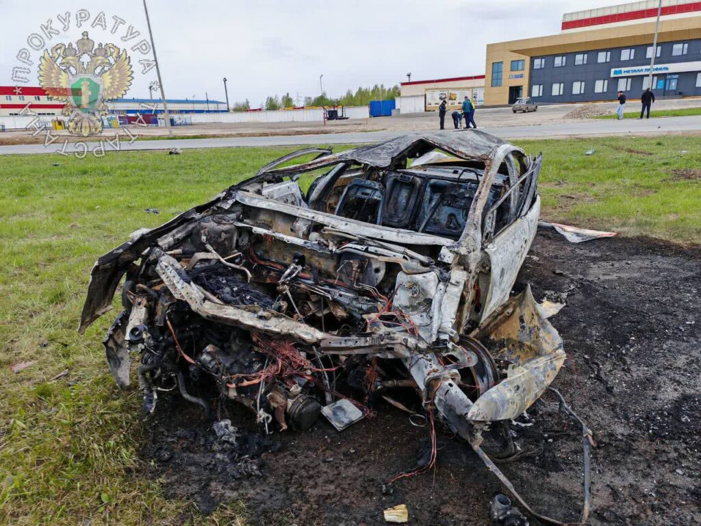 Подростки в Челнах врезались на Ford Focus в столб - один погиб, трое пострадали