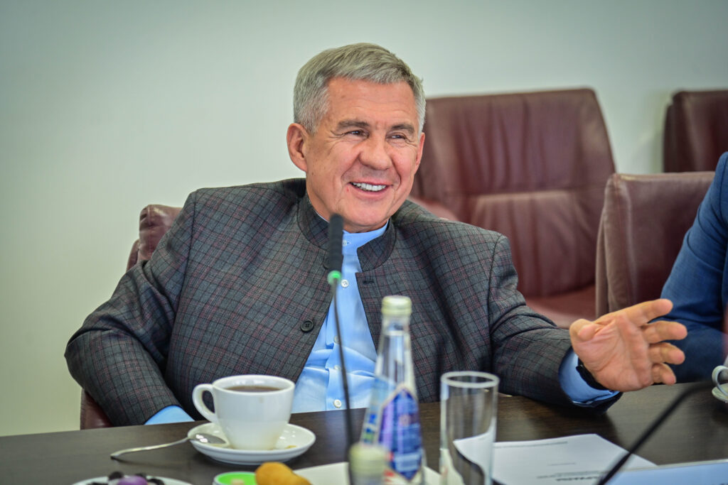 Минниханов встретился с крупнейшим оператором ж/д сети Казахстана