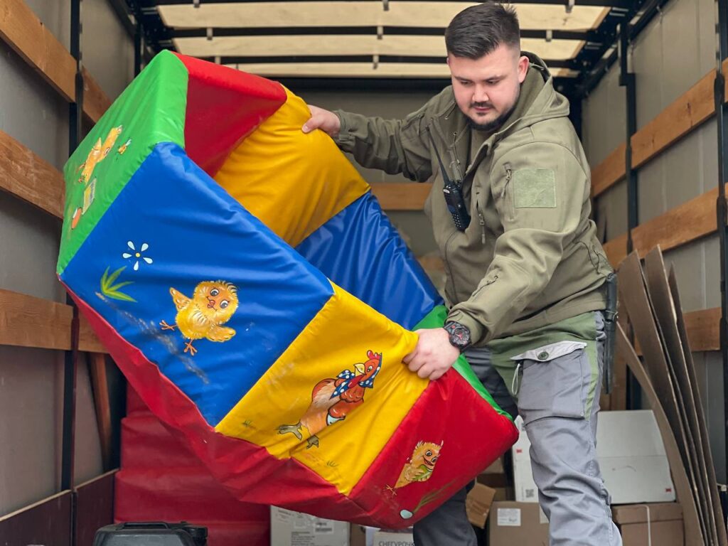 Молодые депутаты Татарстана привезли 3 тонны груза в соцучреждения Рубежного