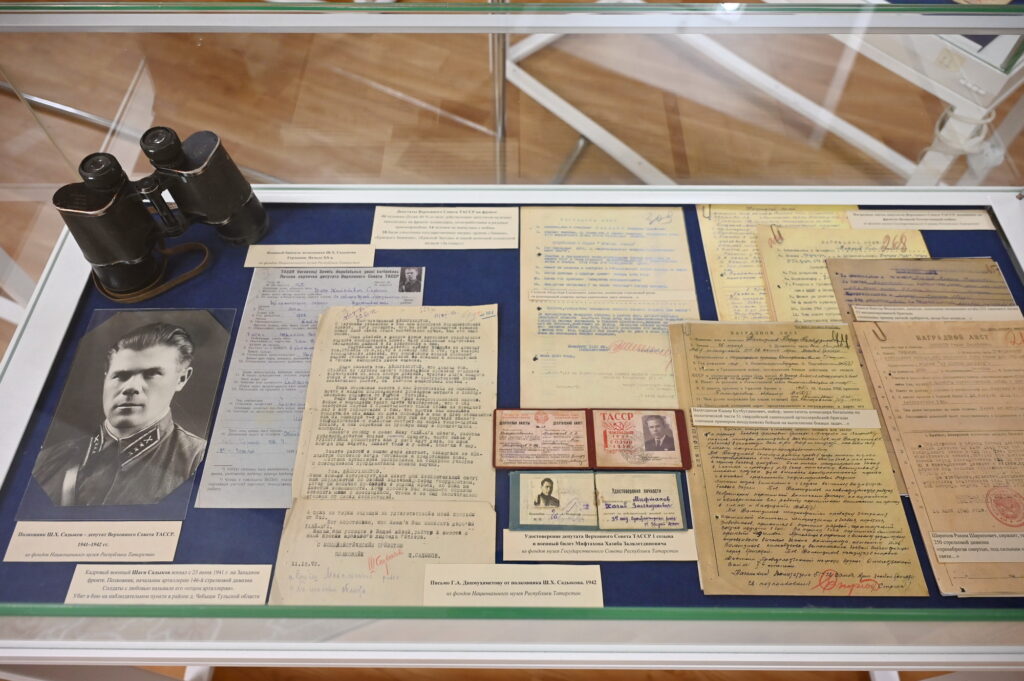 В Госсовете Татарстана открылась выставка к 80-летию Победы