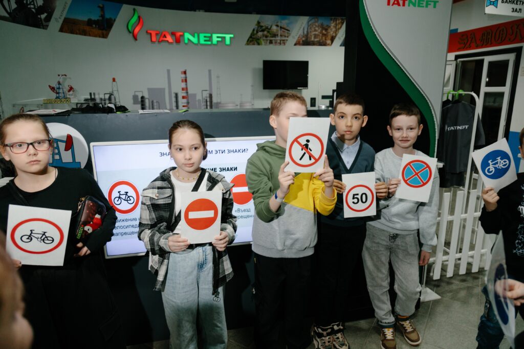 Казанские школьники осваивают основы безопасности на дороге в игровом формате