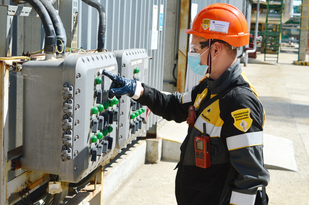 Сырье стратегического значения: Нефтегазстройпрофсоюз России – о вкладе нефтяников и газовиков в Победу