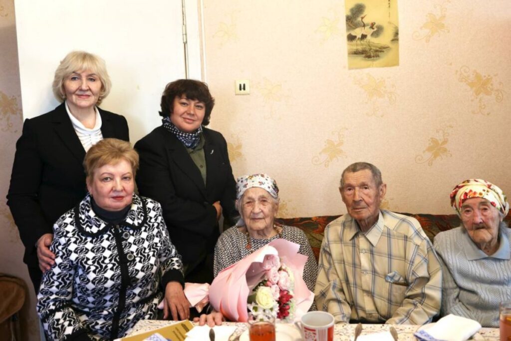 В Альметьевске с вековым юбилеем поздравили ветерана Великой Отечественной войны