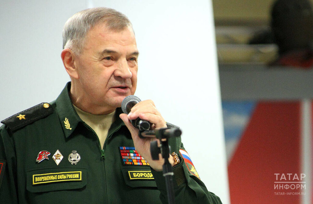Генерал-майор Бородин: «Возраст не позволяет воевать, но сердцем я с нашими бойцами!»