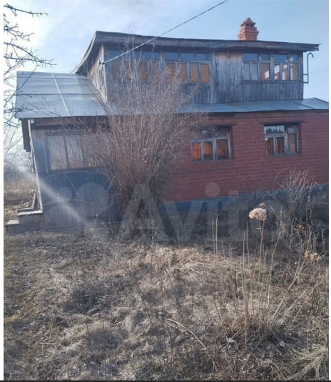 Советская халупа на лето, средневековый замок на сутки: какую дачу можно снять в Казани