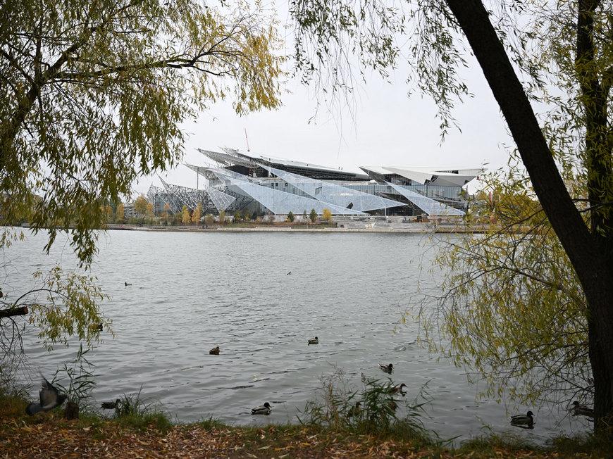 Более 2 тыс. растений высадят в парке у нового здания театре Камала
