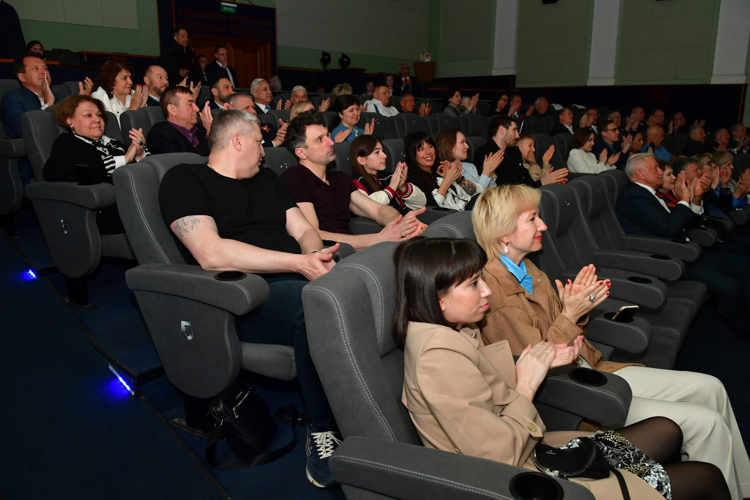 Минниханов посетил предпремьерный показ фильма «Финал»