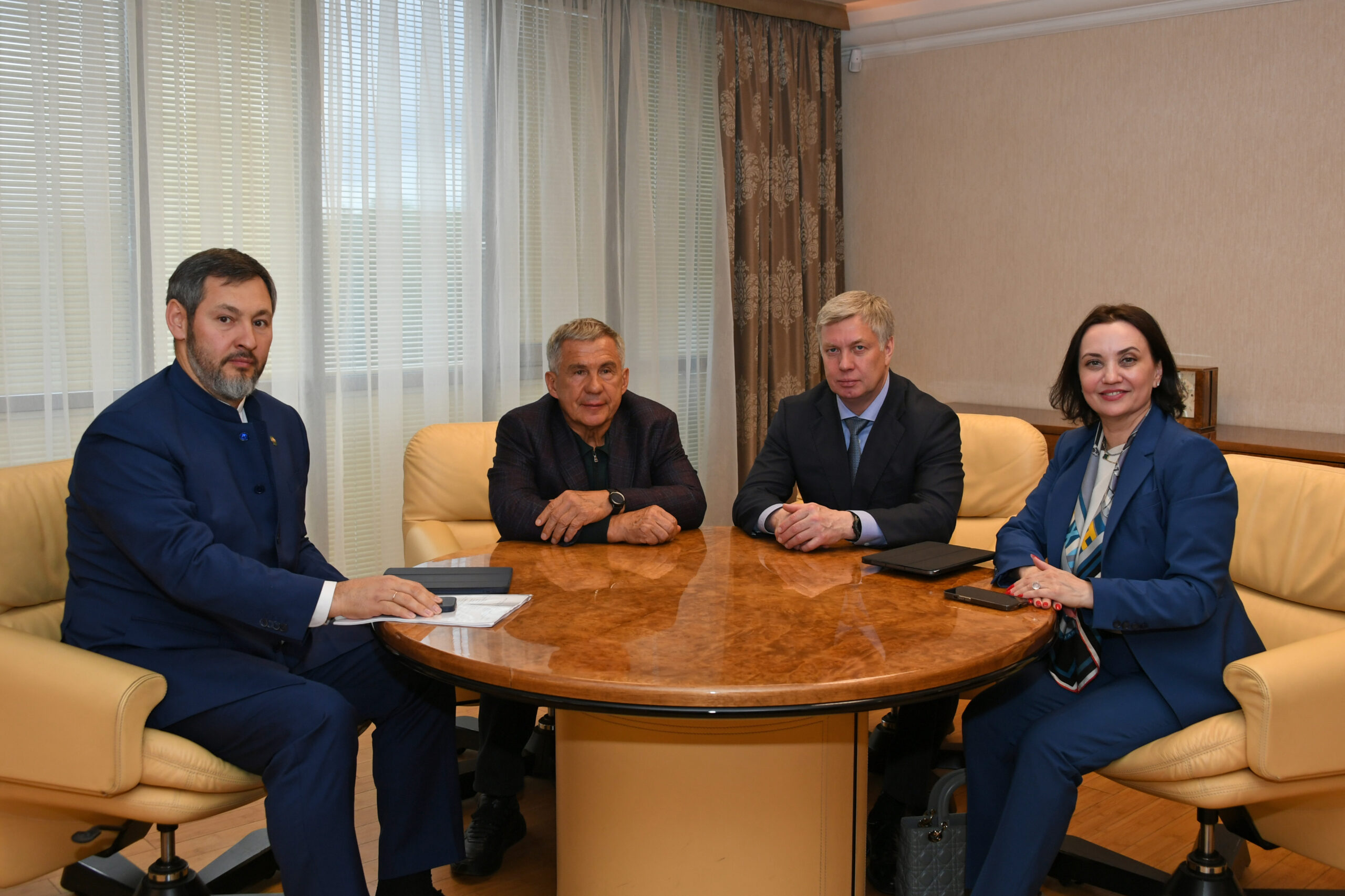 Раис Татарстана и губернатор Ульяновской области обсудили сотрудничество