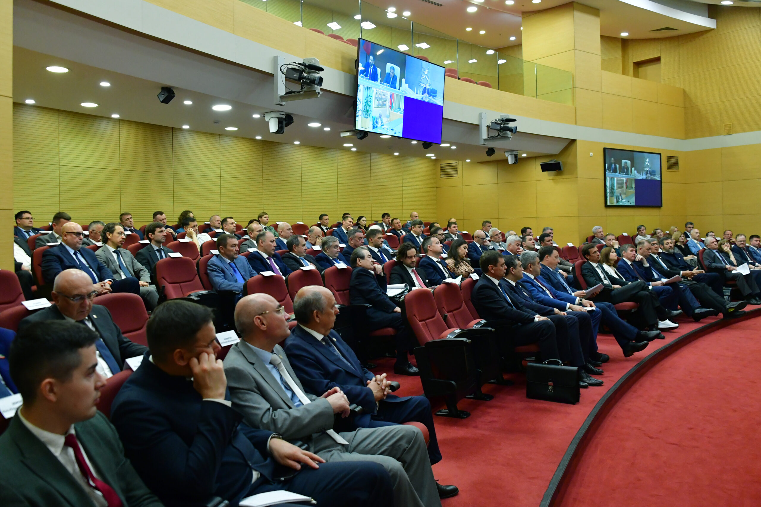 Минниханов вновь возглавил Совет директоров «Татнефтехиминвест-холдинга»