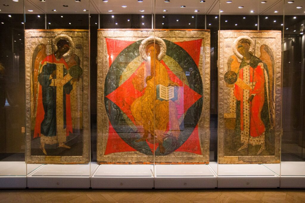 Спасли от чумы и от войны: в Казани проходит выставка раритетных икон