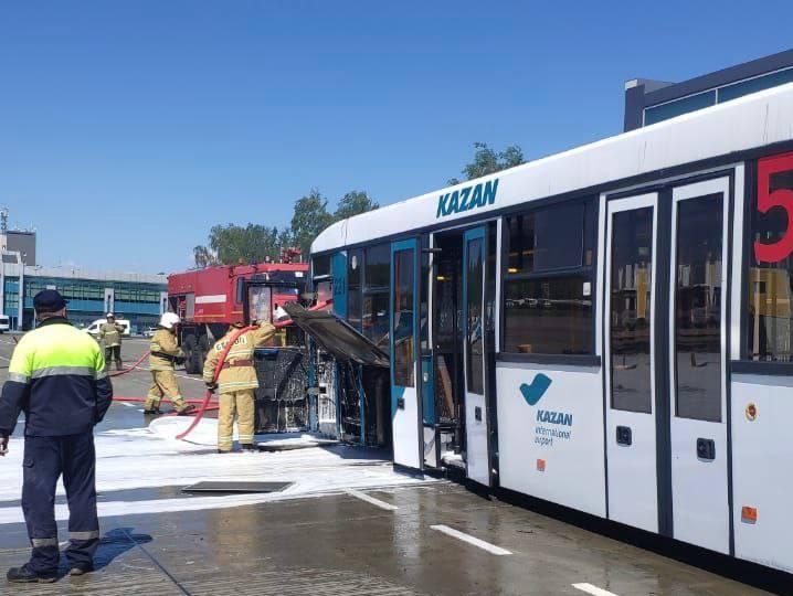 В аэропорту Казани загорелся автобус - прокуратура проверяет причины ЧП