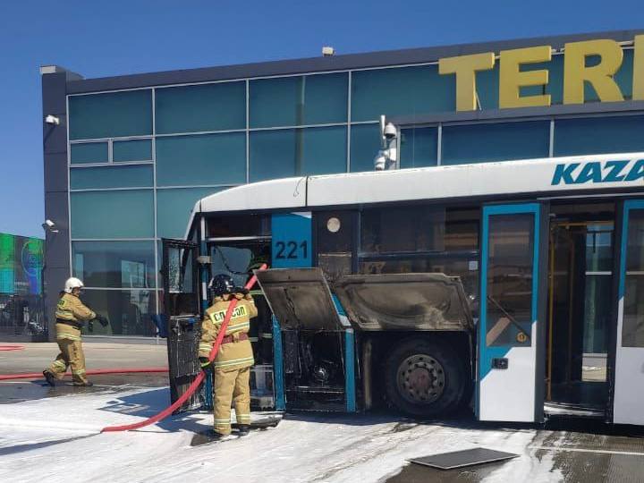 В аэропорту Казани загорелся автобус - прокуратура проверяет причины ЧП