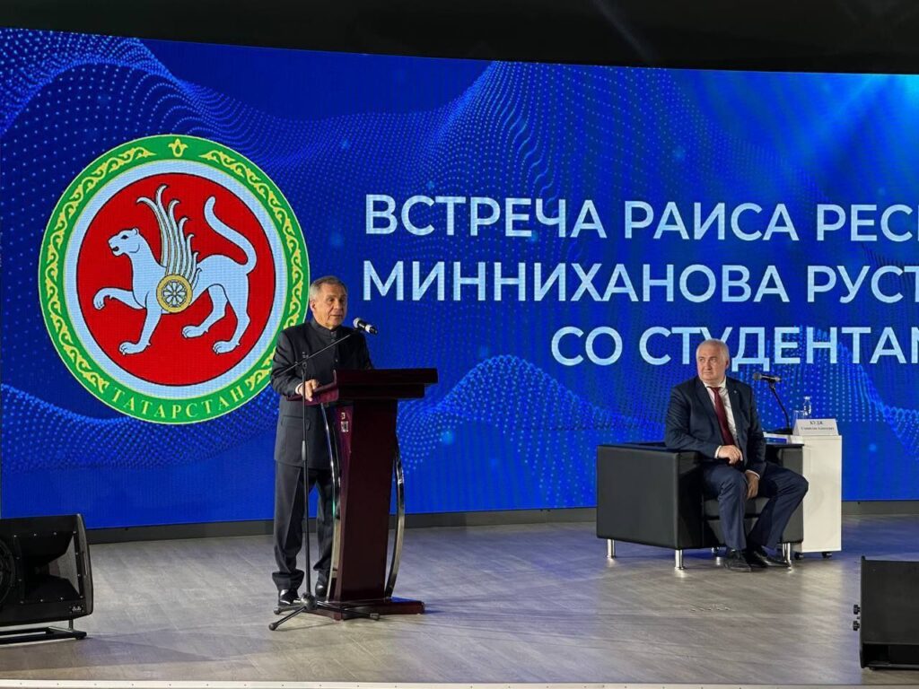Минниханов пригласил московских студентов группами приезжать в Татарстан - видео