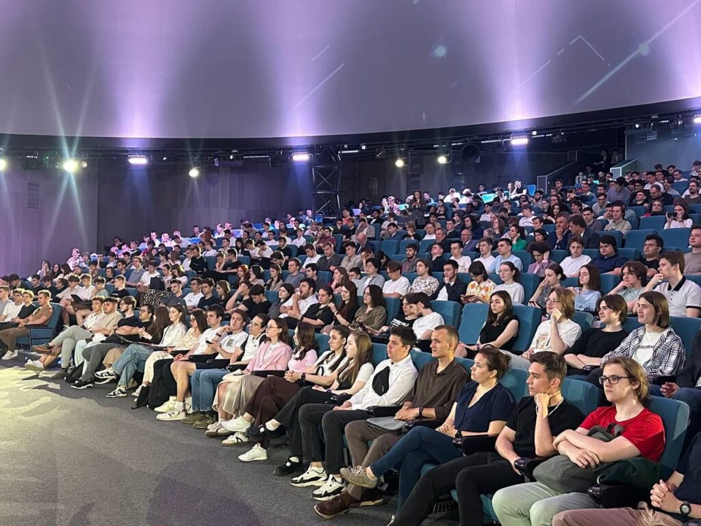 Минниханов пригласил московских студентов группами приезжать в Татарстан - видео