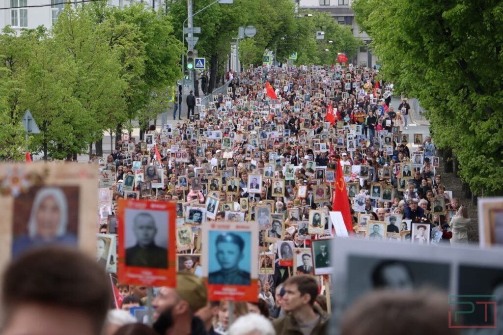 Герои не уходят, они остаются в памяти: в Казани прошел «Бессмертный полк»