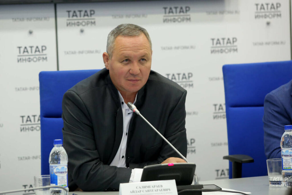 Айдар Салимгараев поздравил работников всех отраслей связи с Днем радио