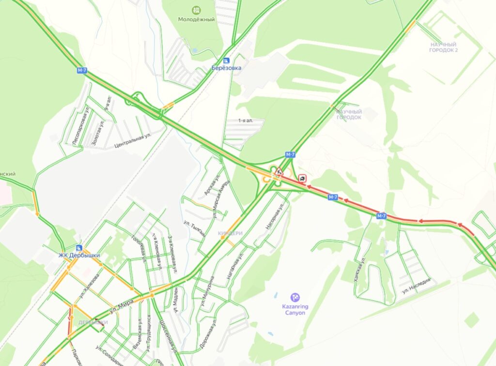 На трассе М7 под Казанью образовалась большая пробка из-за аварии