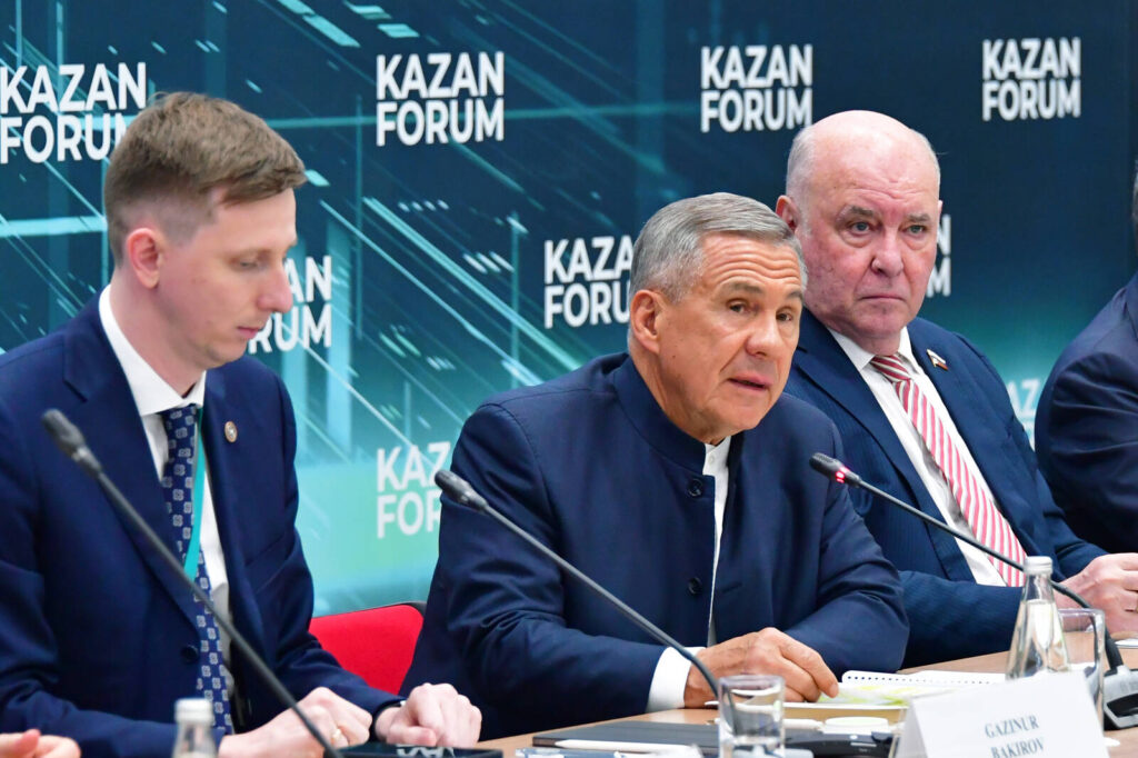 Минниханов встретился с послами иностранных государств в России