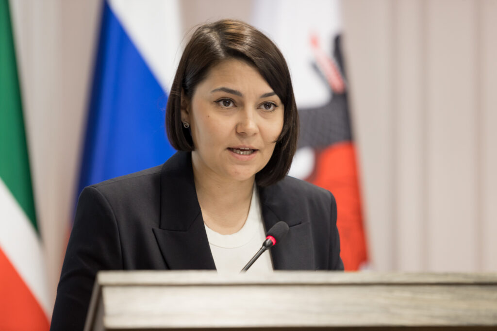 Одни отдохнут, другие заработают: чем займут летом казанских школьников