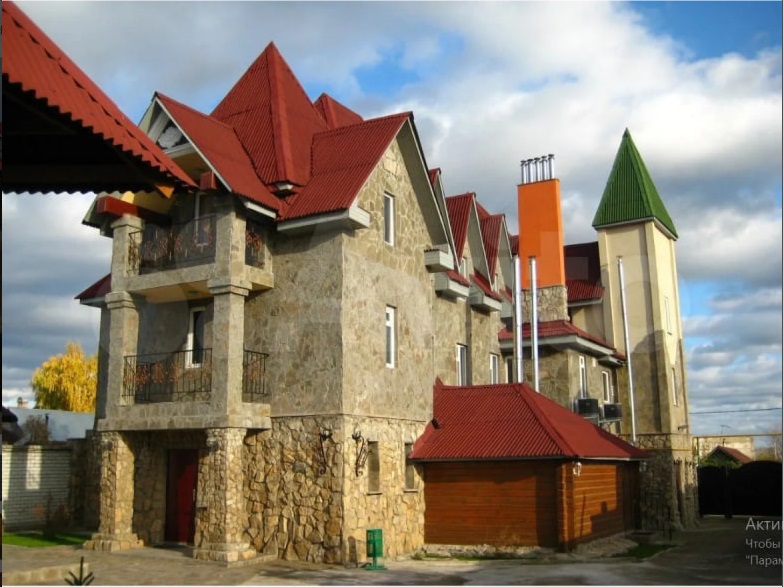 Советская халупа на лето, средневековый замок на сутки: какую дачу можно снять в Казани