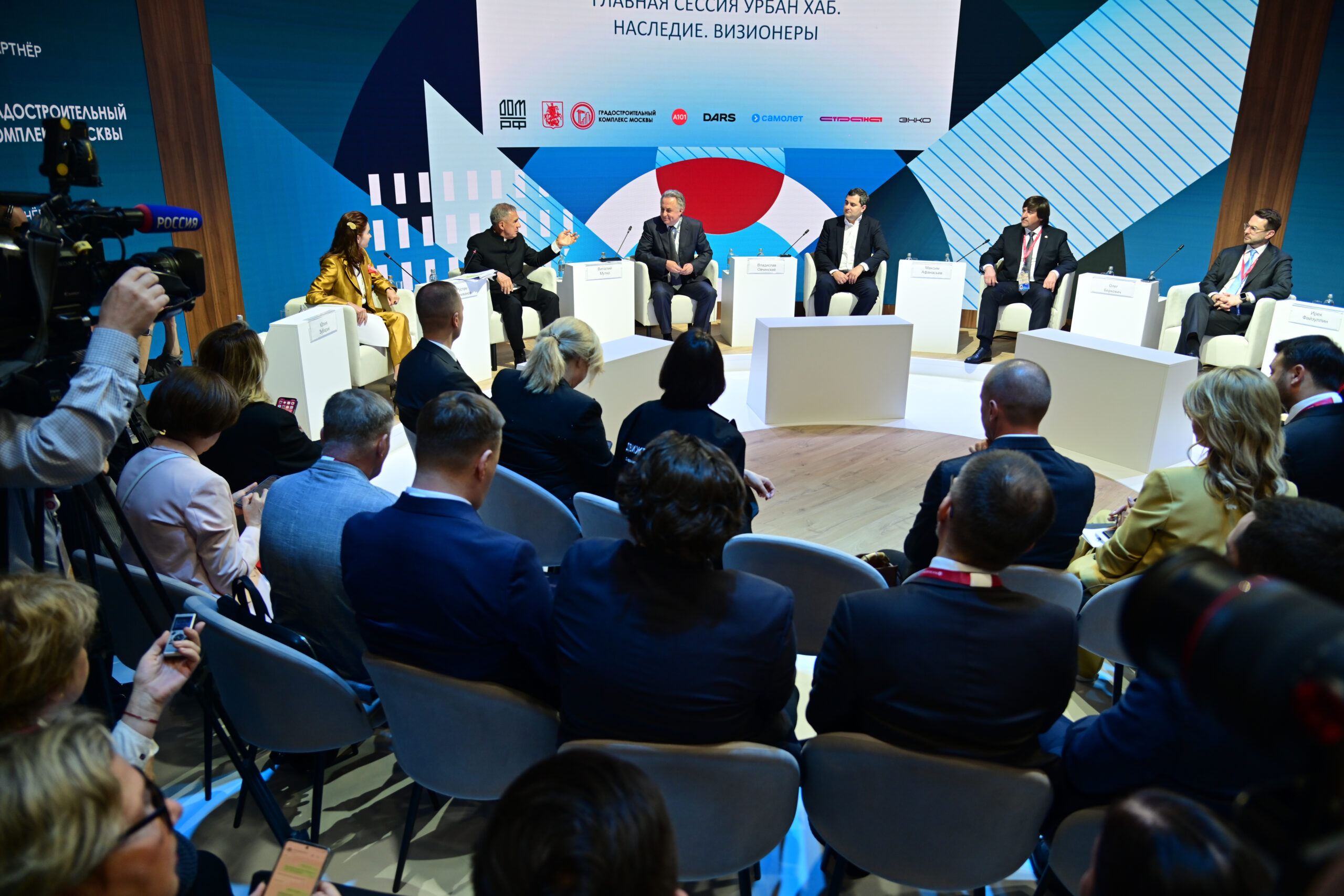 Минниханов на сессии Дом.РФ рассказал о работе по сохранению культурного наследия